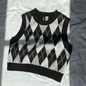 Size medium H&M argyle sweater vest